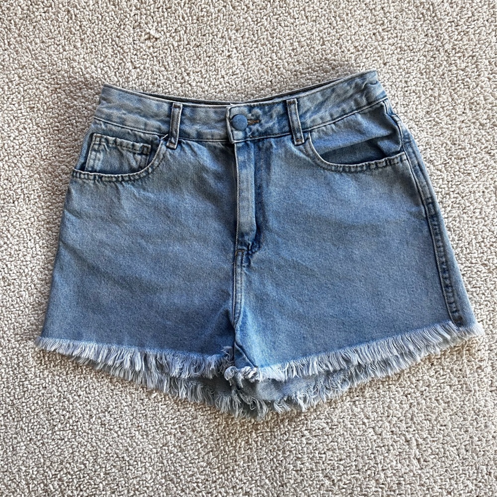Stylish Blue Frayed Hem Jean Shorts